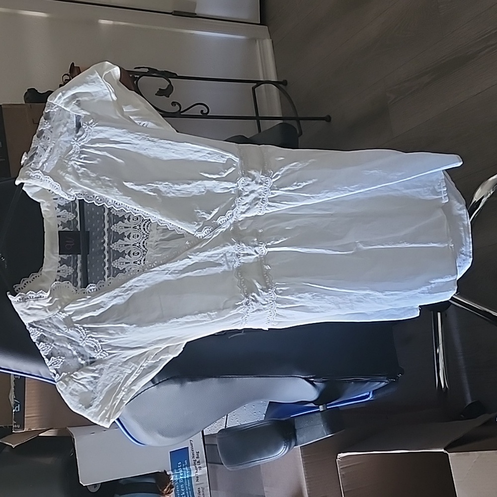 Wrapper tunic, white with lace, Large